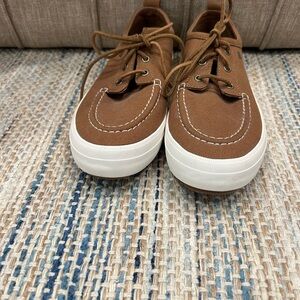 Sperry Brown Tahoe Lace Up Sneakers with White Soles. NWT